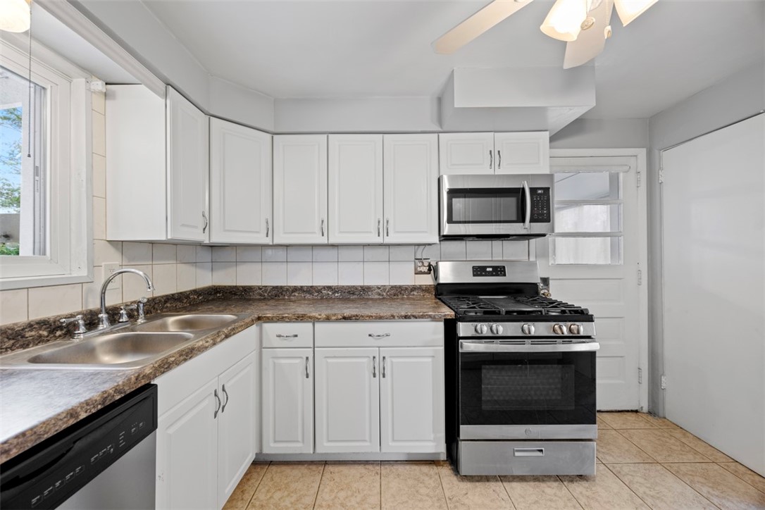 3104 Woodridge Dr