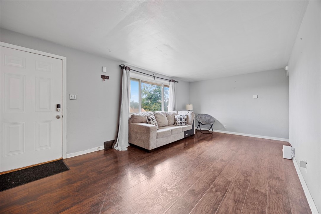 3104 Woodridge Dr