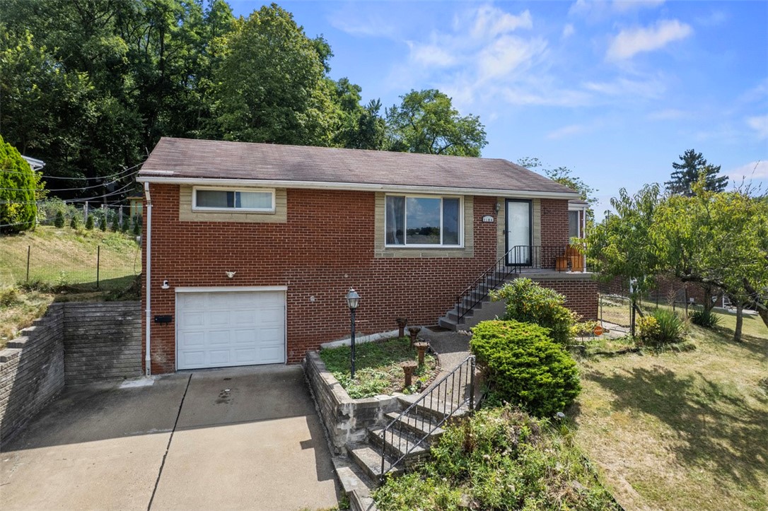 3104 Woodridge Dr