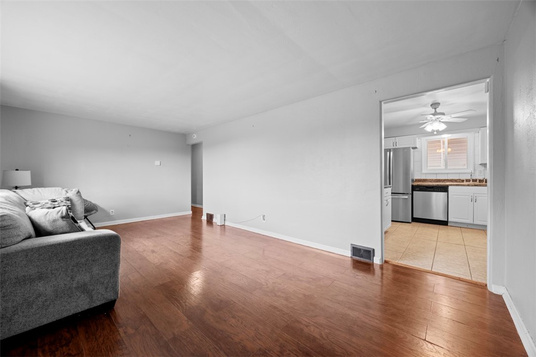 3104 Woodridge Dr