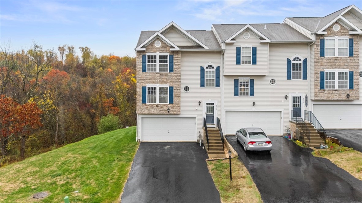 3212 Canterbury Dr