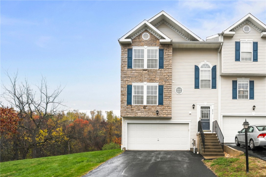 3212 Canterbury Dr