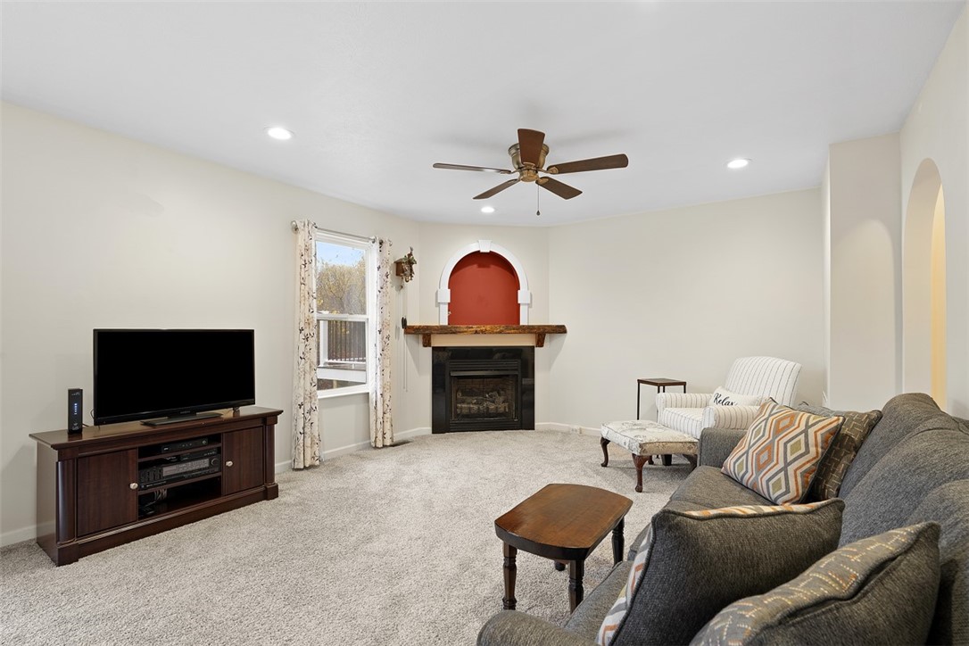 3212 Canterbury Dr