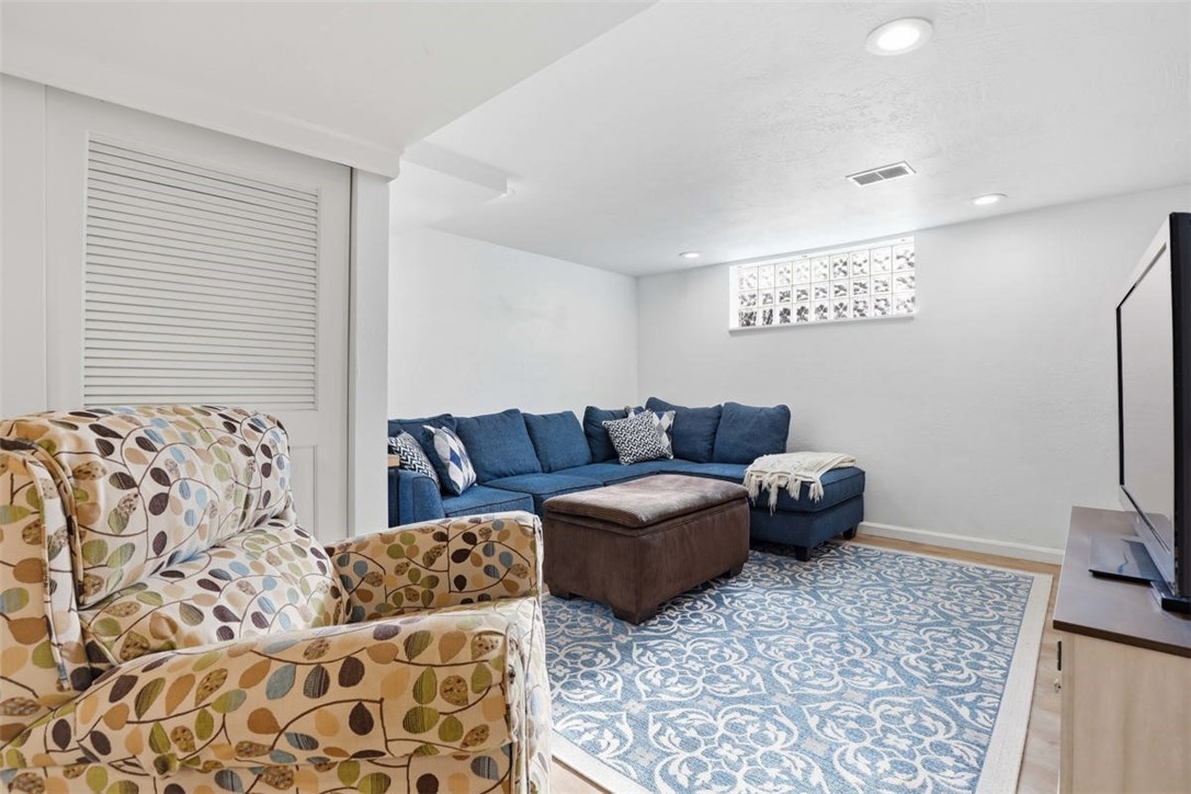 270 Twin Hills Dr
