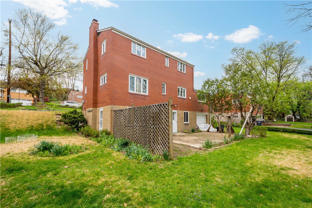 332 Long Dr