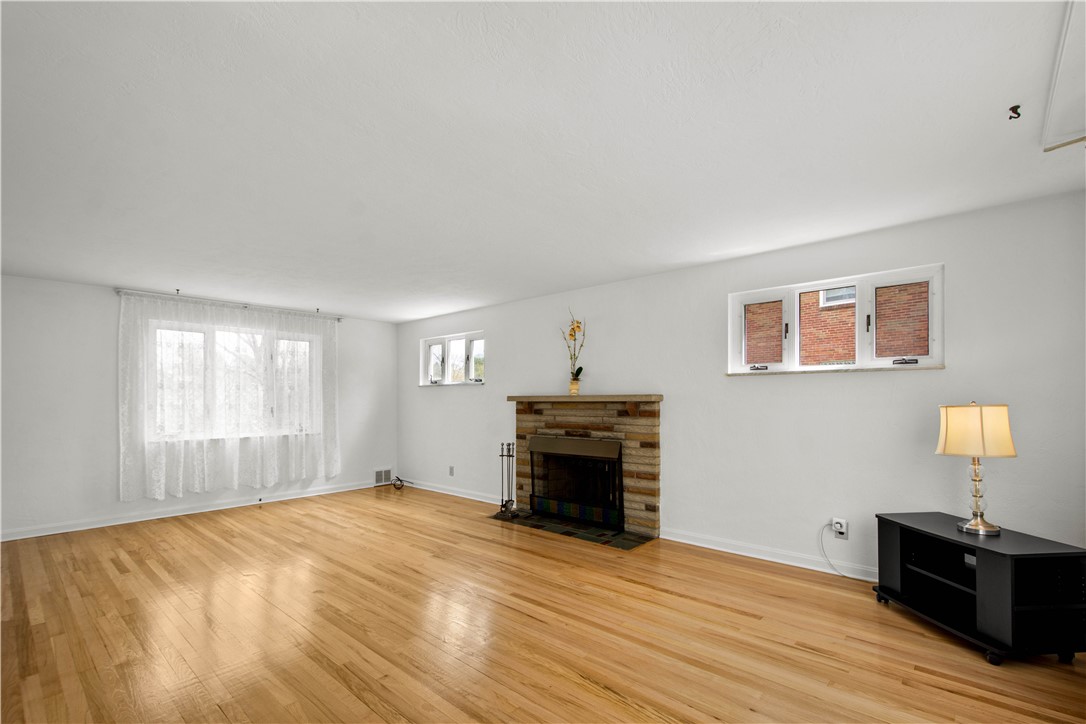 332 Long Dr