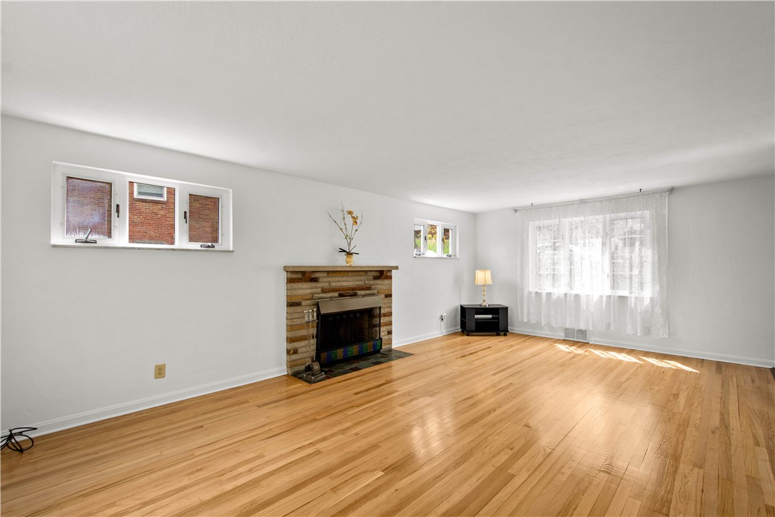 332 Long Dr