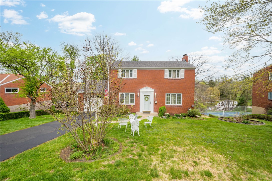 332 Long Dr