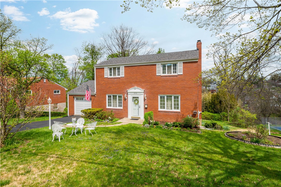 332 Long Dr