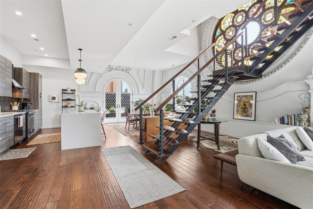 2132 Sarah St 203