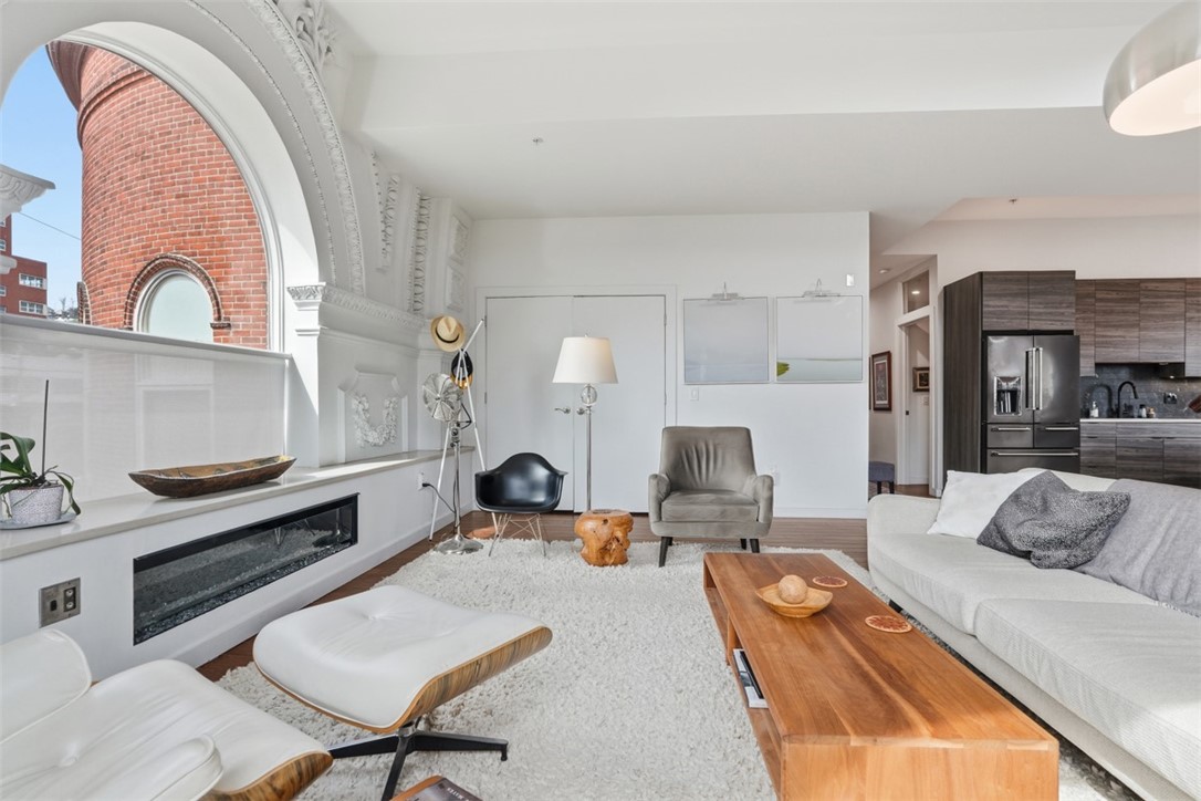 2132 Sarah St 203