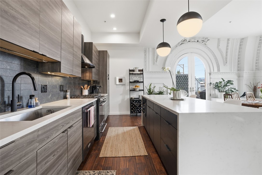2132 Sarah St 203
