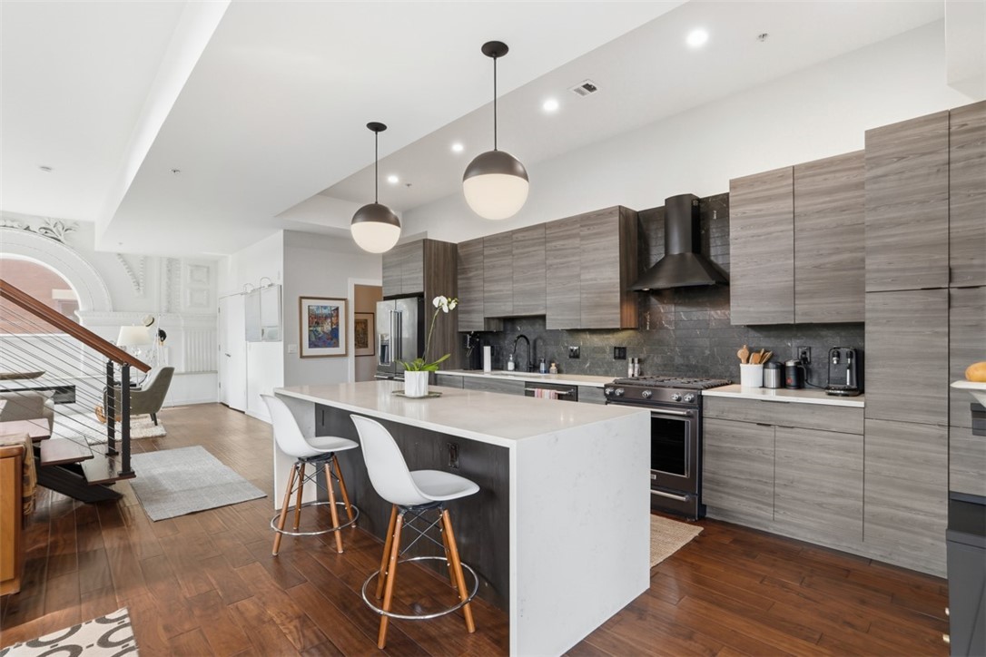 2132 Sarah St 203
