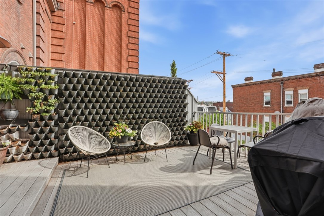 2132 Sarah St 203