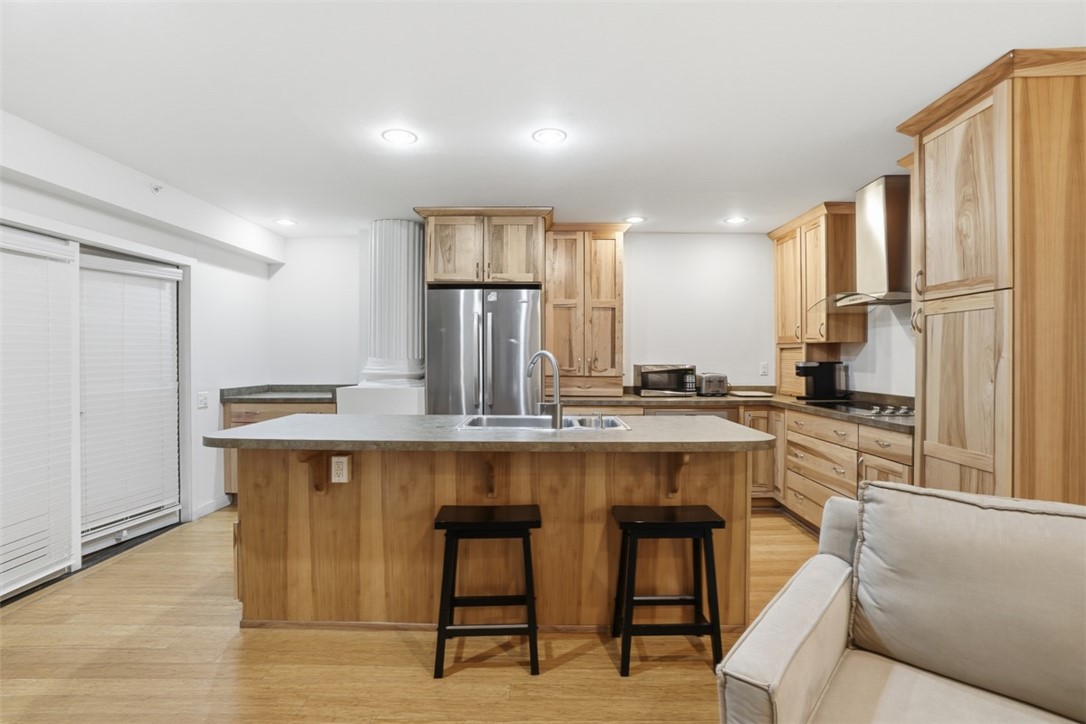 2132 Sarah St 203