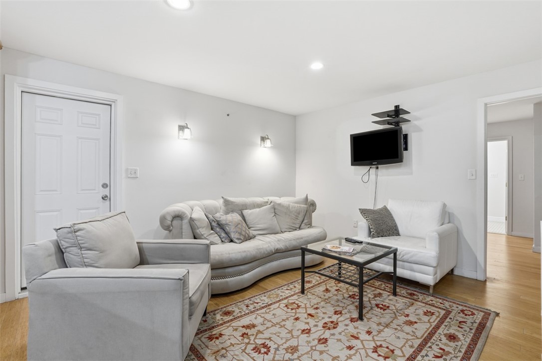2132 Sarah St 203