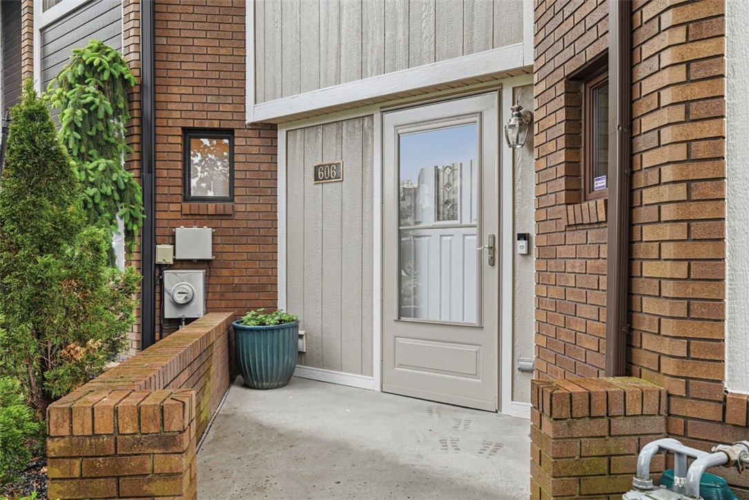 606 Canterbury Dr