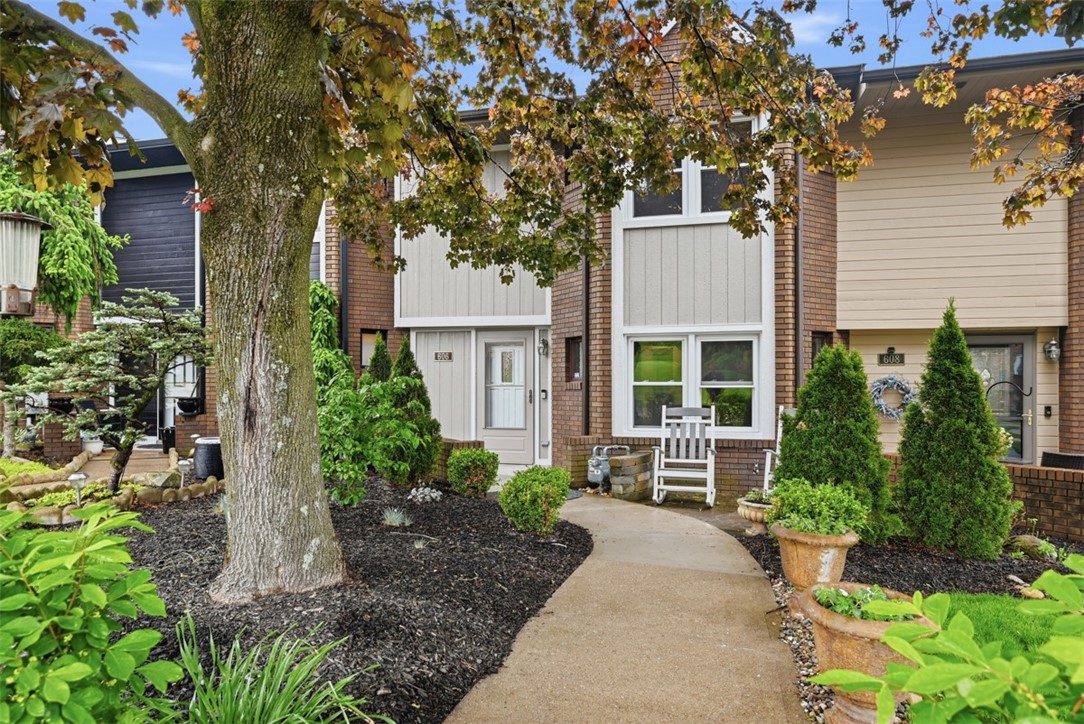 606 Canterbury Dr