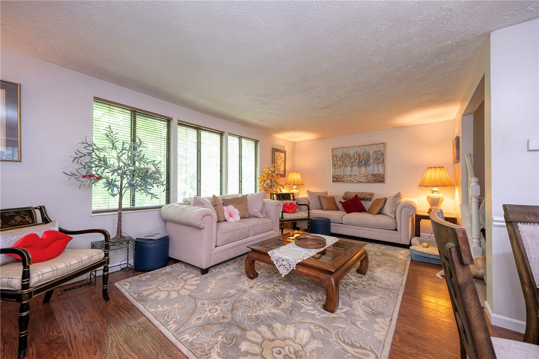417 Lark Tree Cir