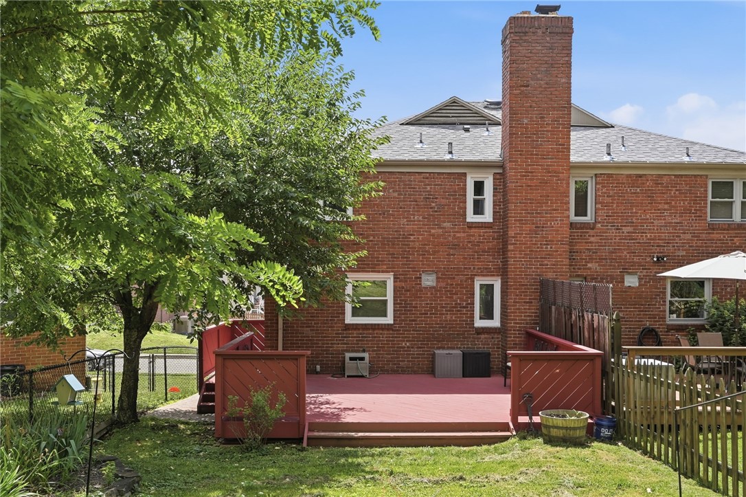 654 Crystal Dr