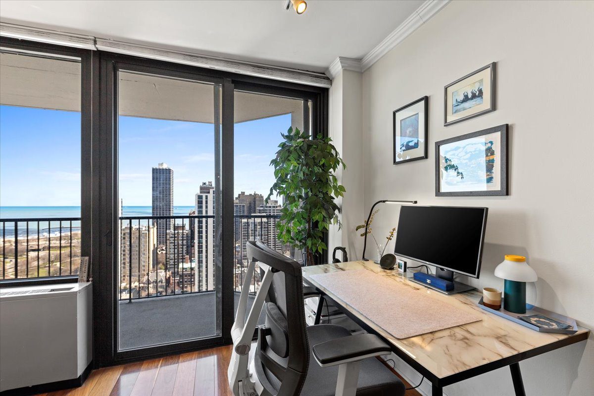 1560 N Sandburg Terrace Unit: 2806