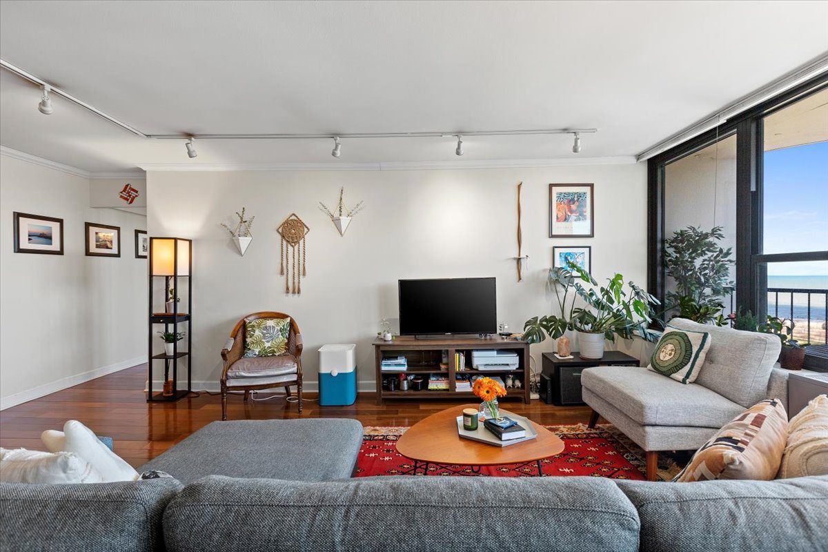 1560 N Sandburg Terrace Unit: 2806