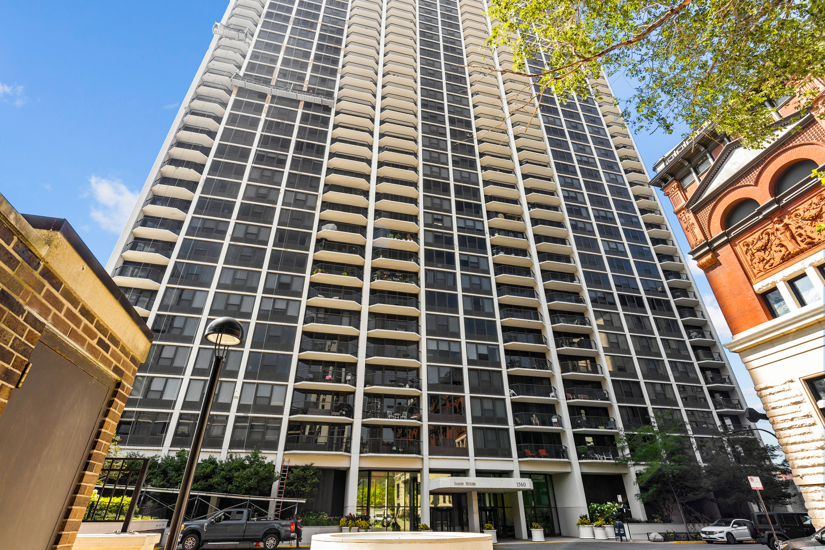1560 N Sandburg Terrace Unit: 2806