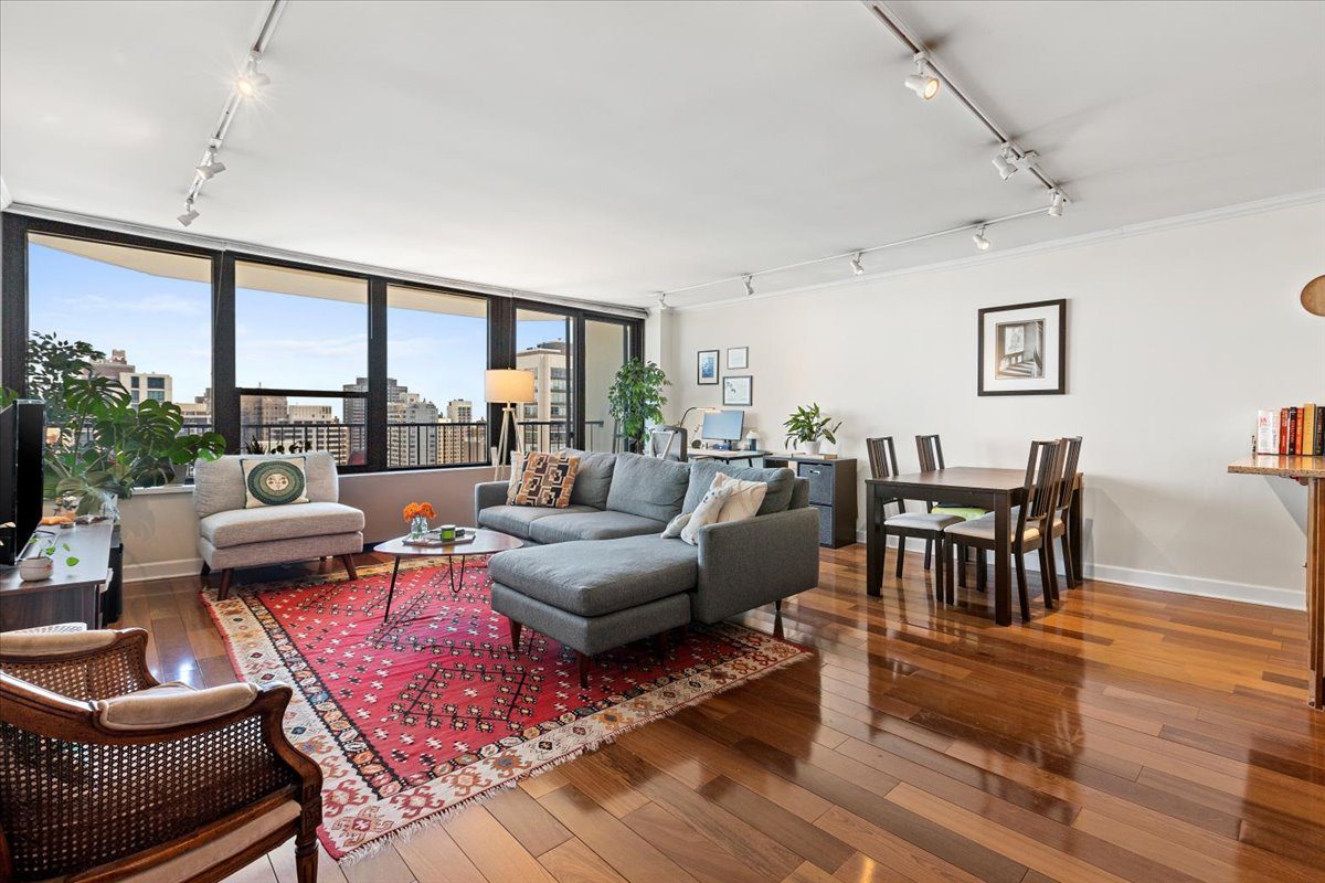 1560 N Sandburg Terrace Unit: 2806