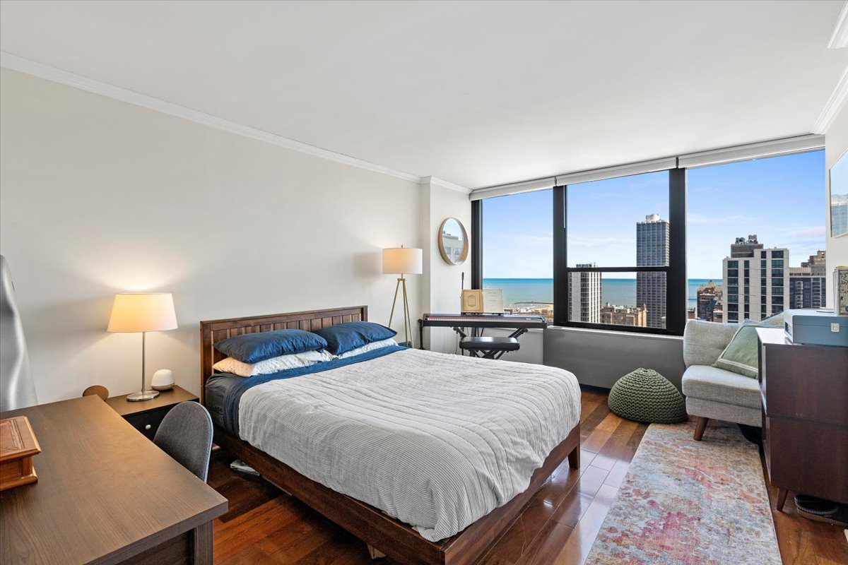 1560 N Sandburg Terrace Unit: 2806