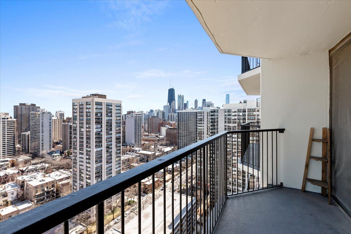 1560 N Sandburg Terrace Unit: 2806