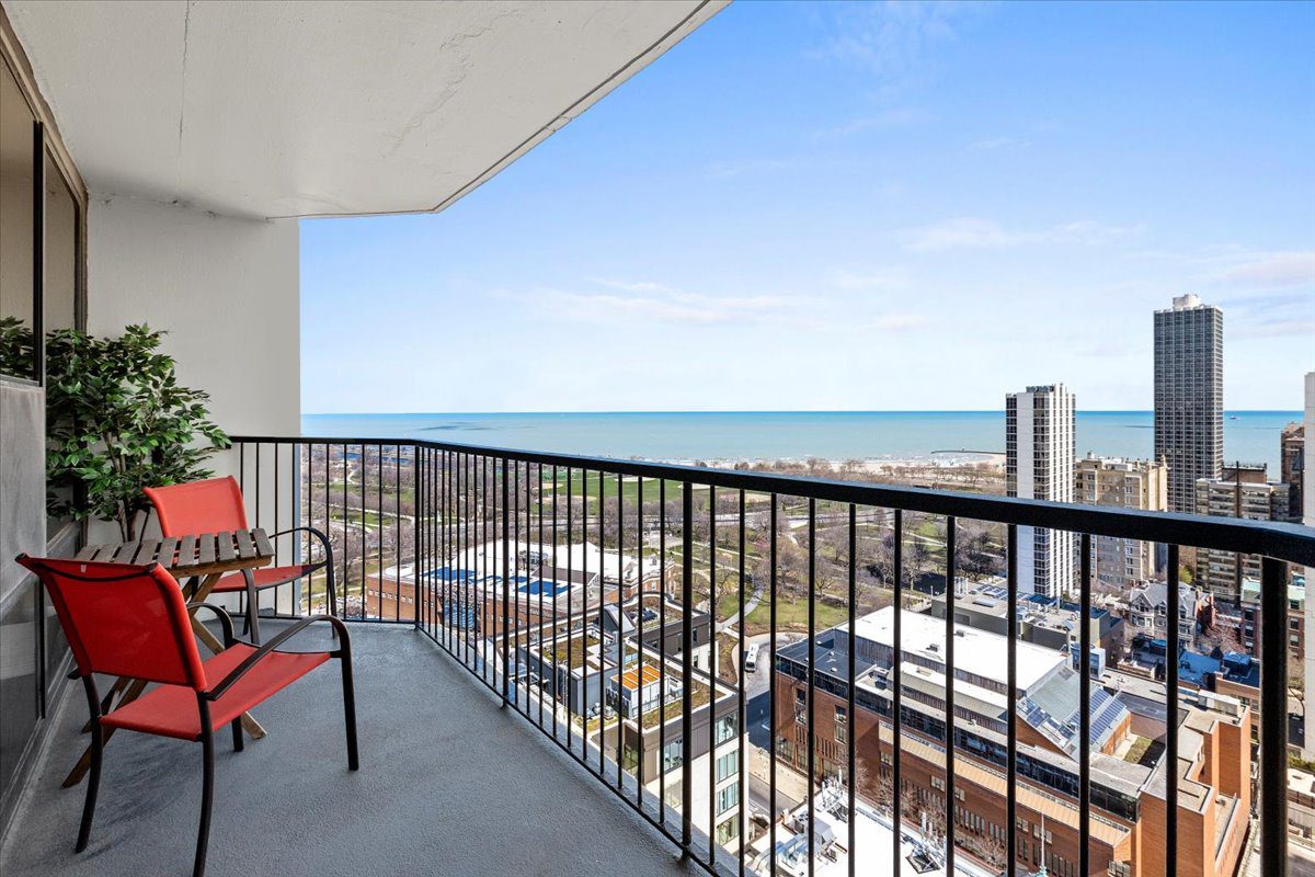 1560 N Sandburg Terrace Unit: 2806