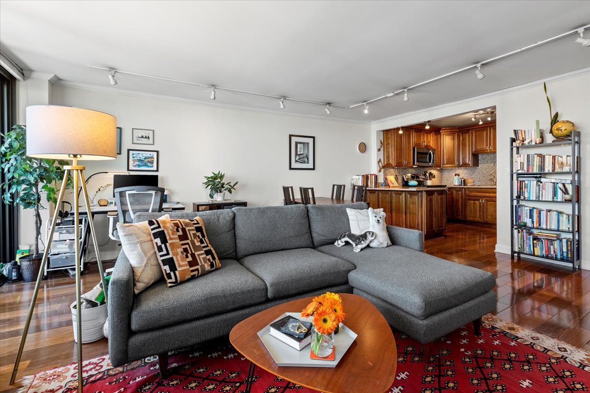 1560 N Sandburg Terrace Unit: 2806
