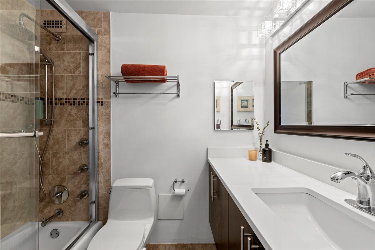 1560 N Sandburg Terrace Unit: 2806