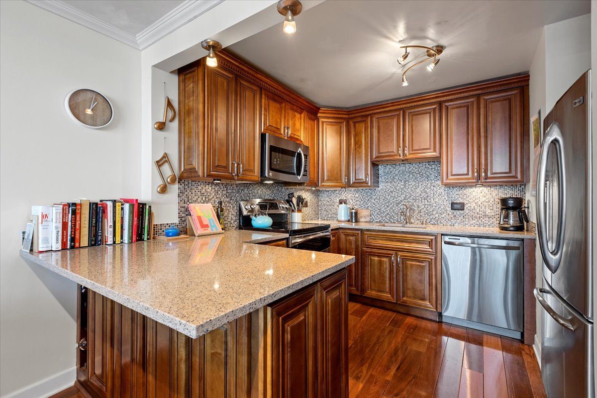 1560 N Sandburg Terrace Unit: 2806
