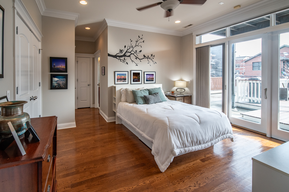 4343 N Western Avenue Unit: 201