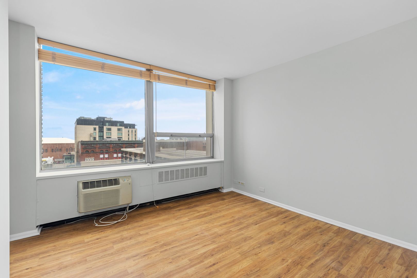 1460 N Sandburg Terrace Unit: 806