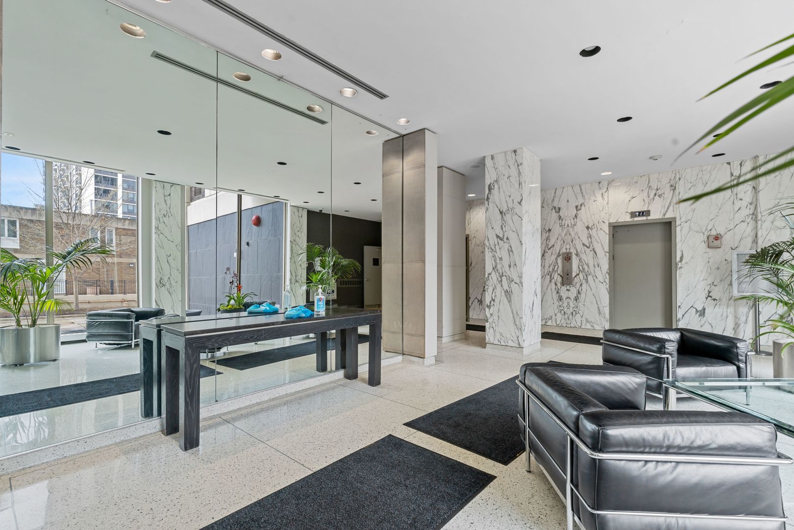 1460 N Sandburg Terrace Unit: 806