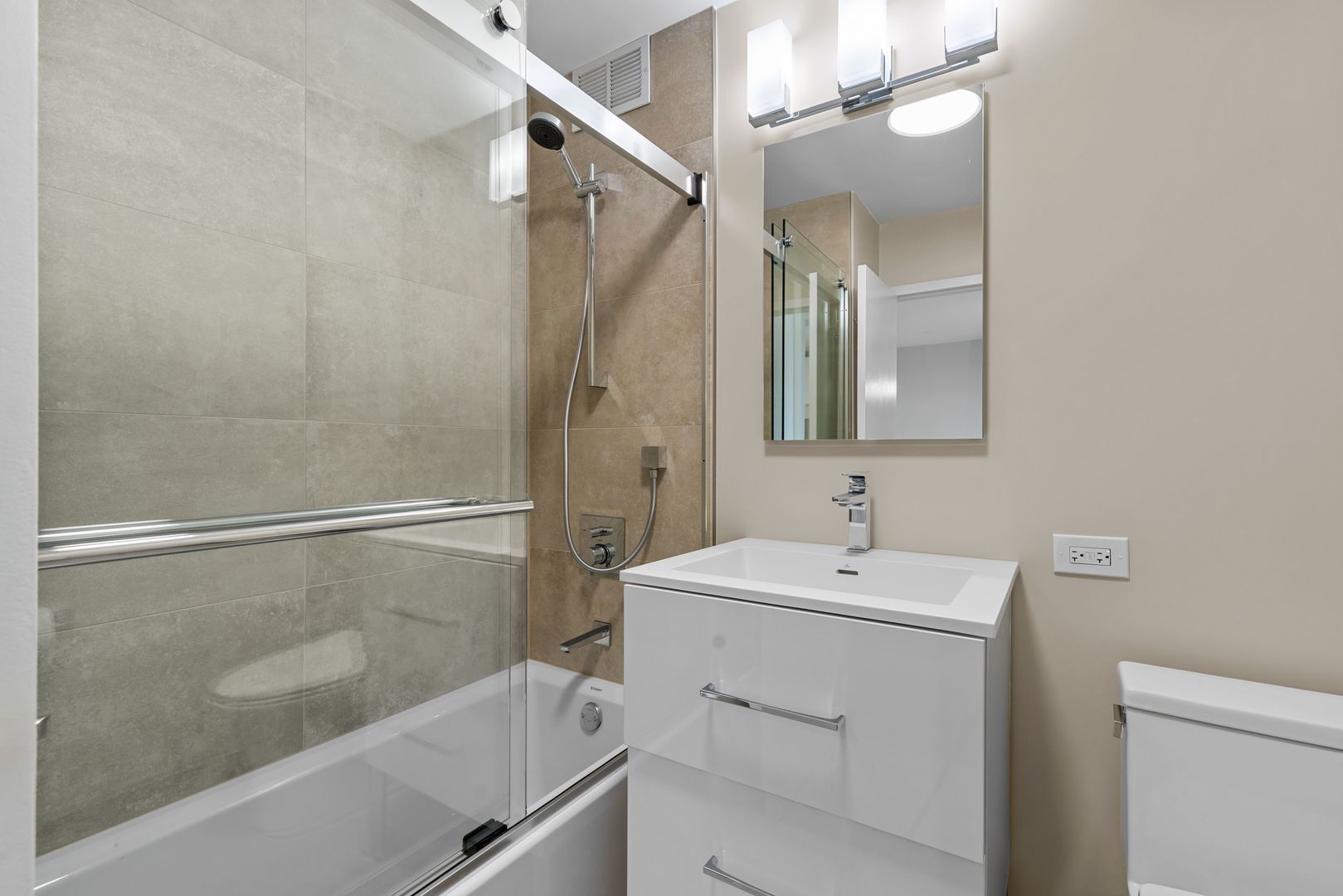 1460 N Sandburg Terrace Unit: 806