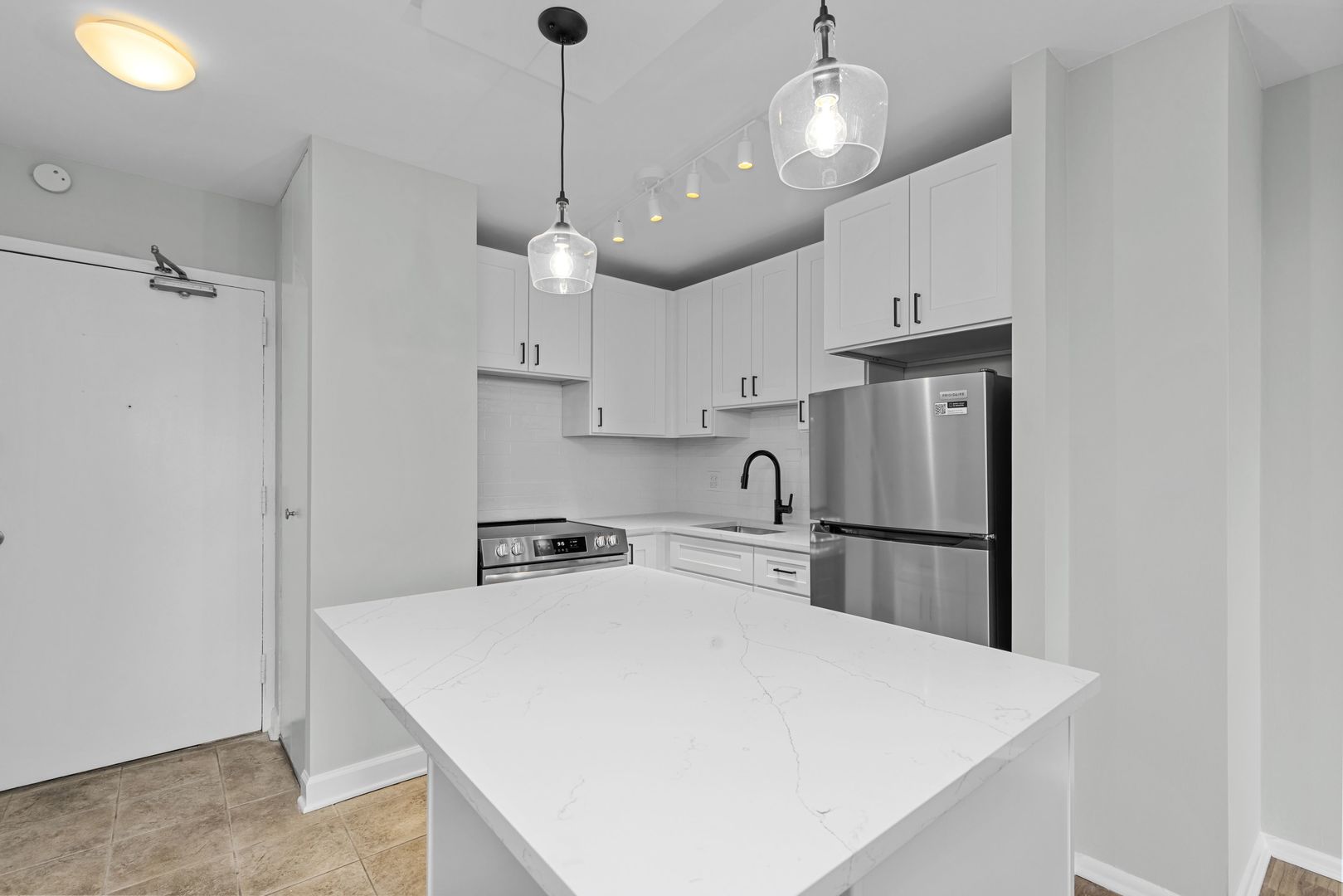 1460 N Sandburg Terrace Unit: 806