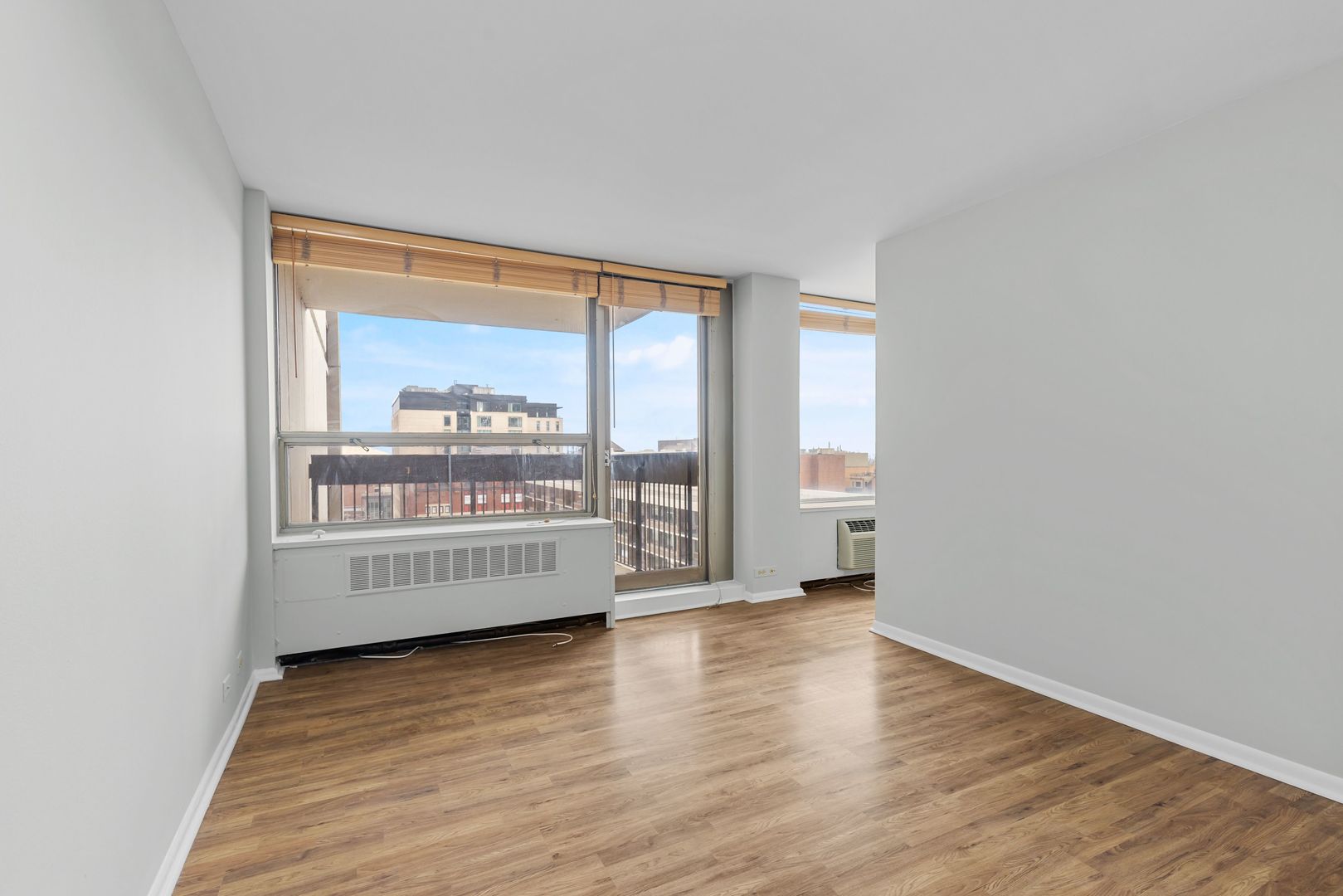 1460 N Sandburg Terrace Unit: 806