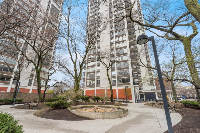 1460 N Sandburg Terrace Unit: 806