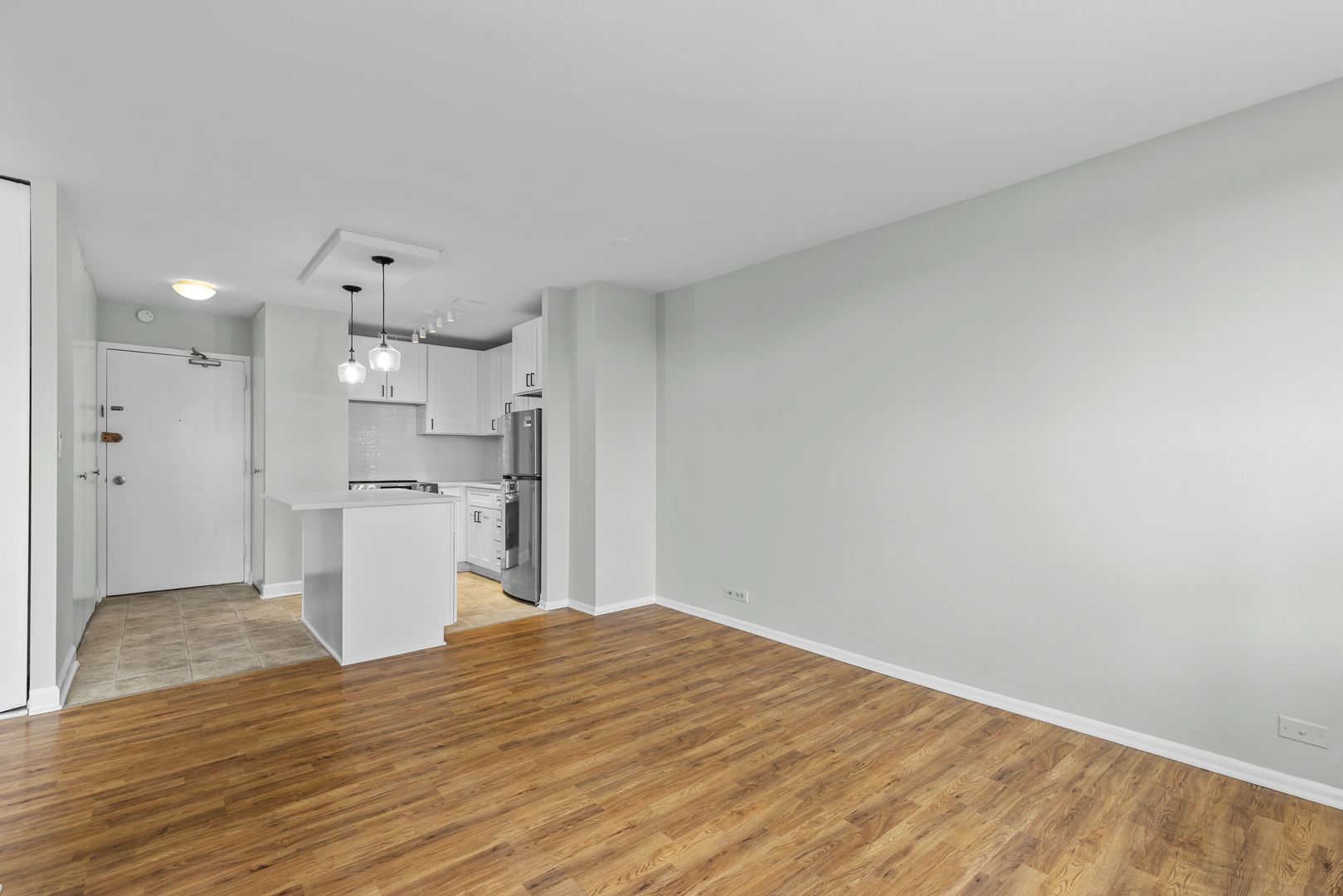 1460 N Sandburg Terrace Unit: 806