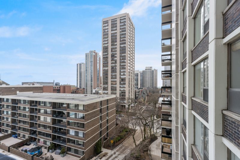 1460 N Sandburg Terrace Unit: 806