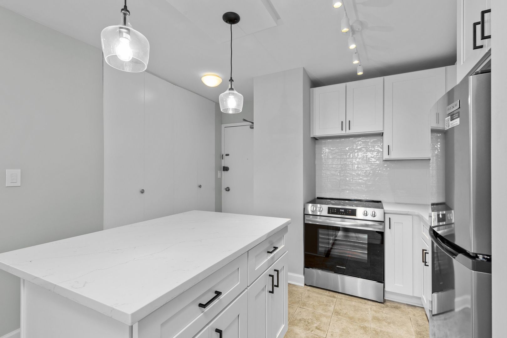 1460 N Sandburg Terrace Unit: 806