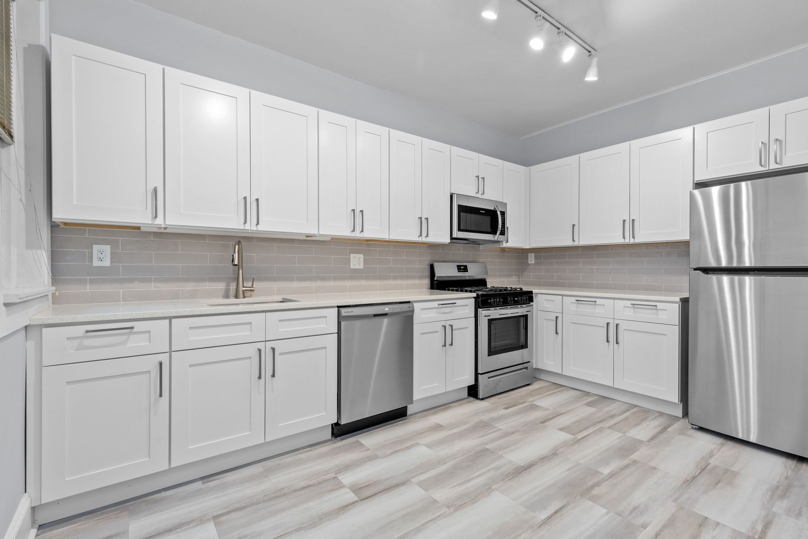 3459 N Paulina Street Unit: 2