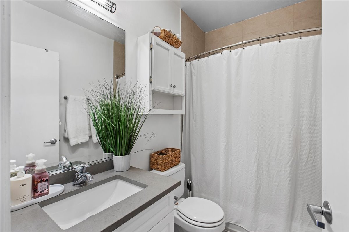 2209 W North Avenue Unit: 2