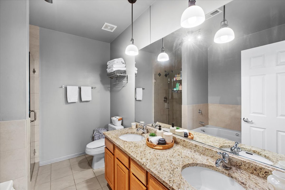 2209 W North Avenue Unit: 2