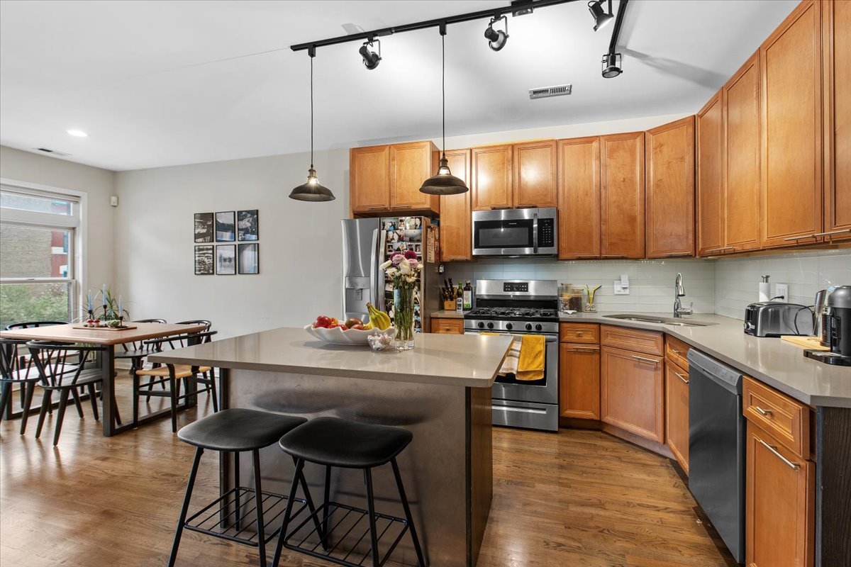 2209 W North Avenue Unit: 2