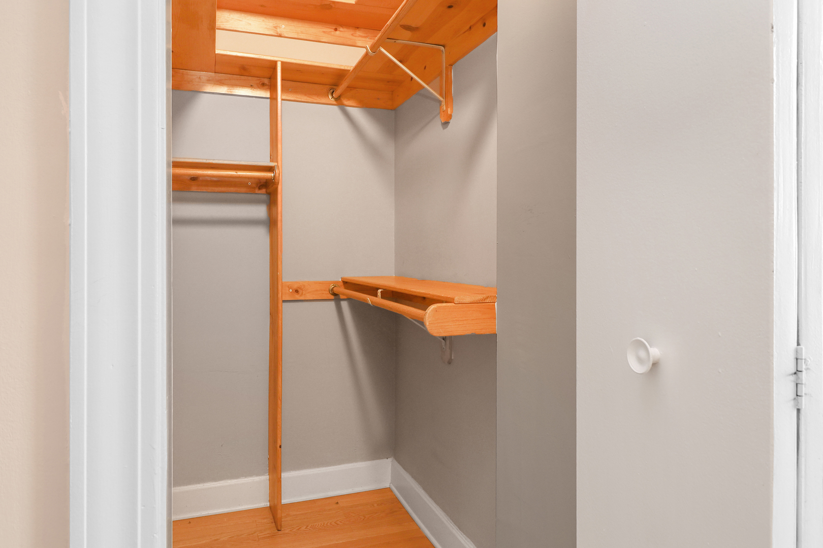 3330 N Lake Shore Drive Unit: 4F