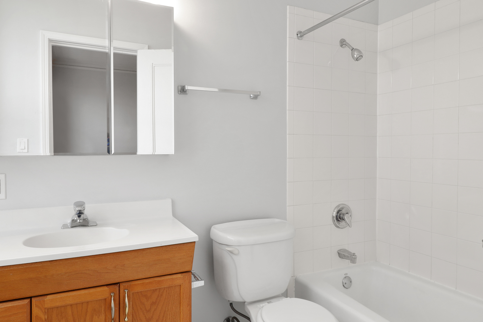 3330 N Lake Shore Drive Unit: 4F